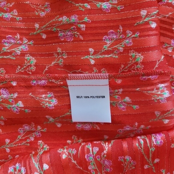 Rose + Olive Short Sleeve Metallic Thread Ruffle Sleeve Floral Print Blouse/Top - Picture 10 of 11